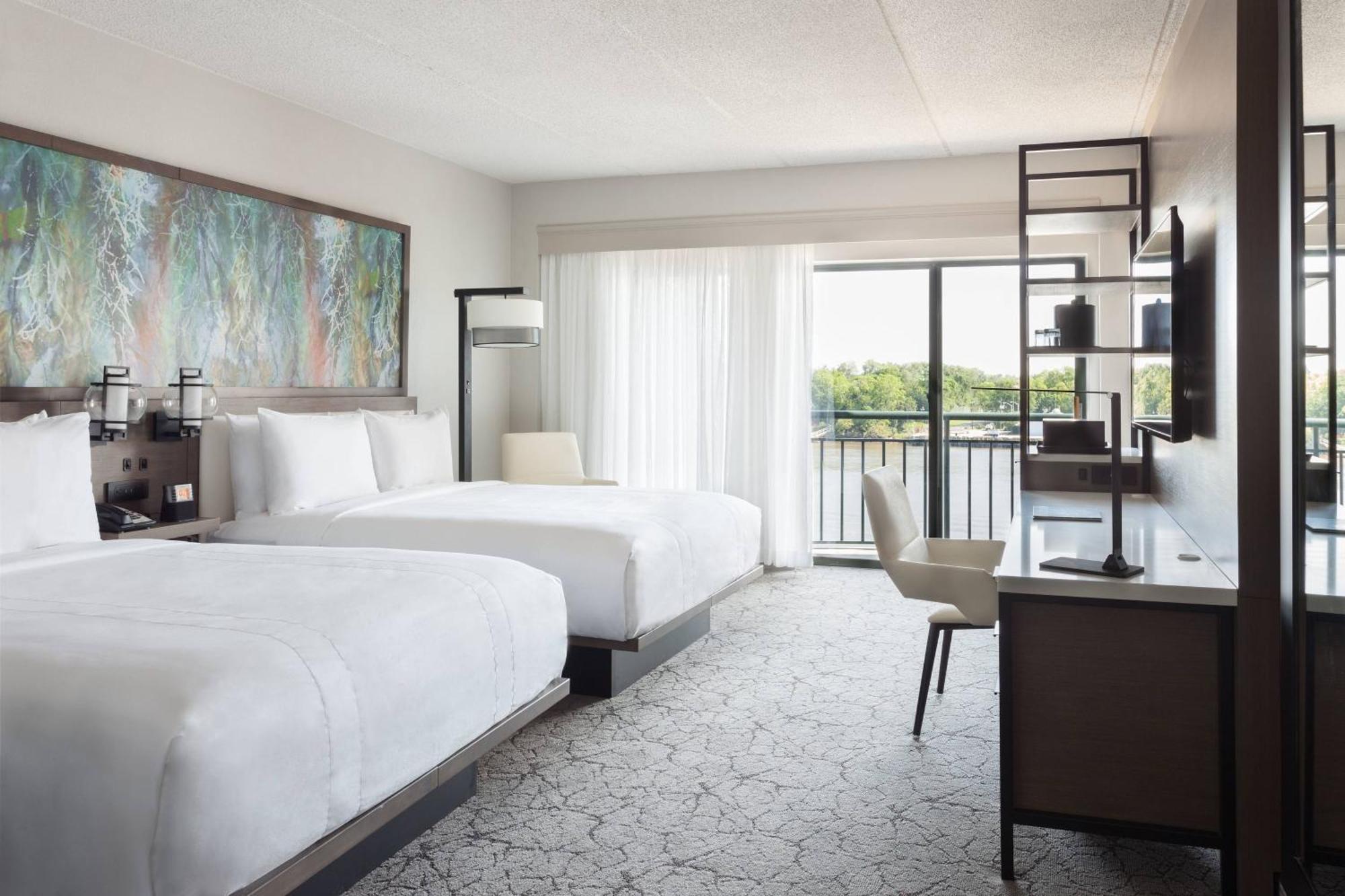 Marriott Savannah Riverfront Exterior photo
